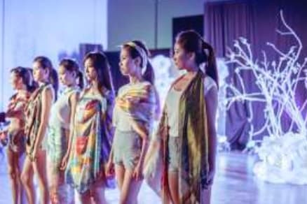 Handmade silk scarf elegant packaging process