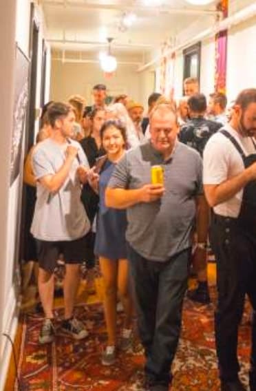 Silk scarf quality inspection and hand-rolled hem